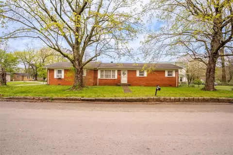 611 E 2nd St, Russellville, KY 42276