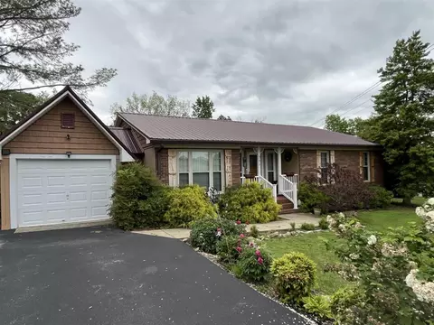 385 Young Ln, Scottsville, KY 42164
