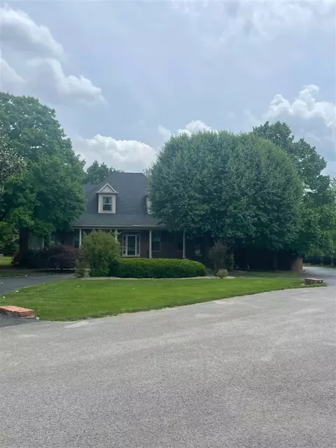 920 Smith Ct, Bowling Green, KY 42103