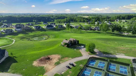 346 Club Ct, Bowling Green, KY 42103