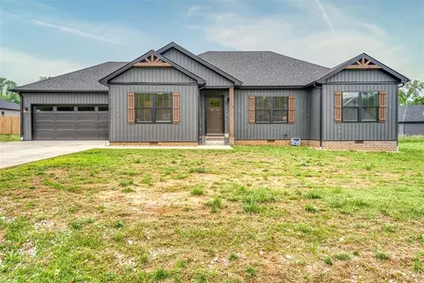 109 Rittenberry Dr, Auburn, KY 42206