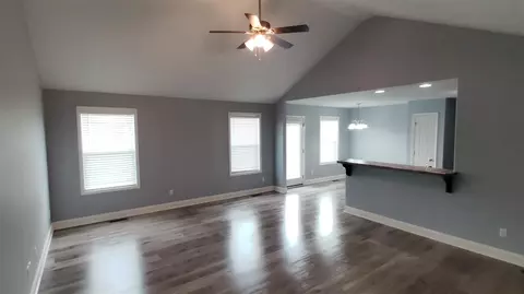 393 Deluth Dr, Bowling Green, KY 42101
