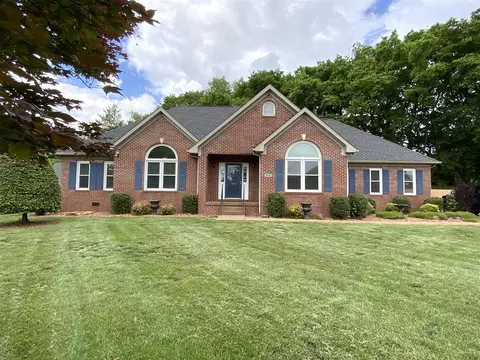 919 Eagle Ct, Bowling Green, KY 42103