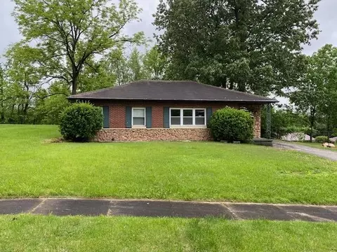 821 N 4th St, Central City, KY 42330