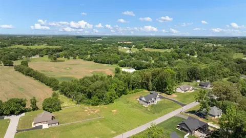 242 Crabtree Ln, Bowling Green, KY 42104