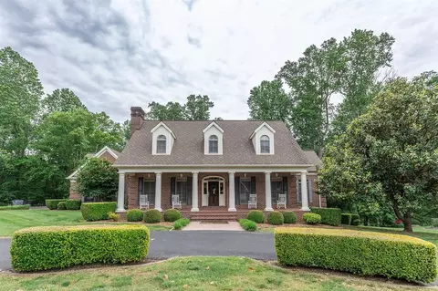 192 Lakeshore Dr, Albany, KY 42602