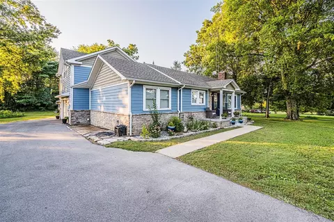 2498 Elrod Rd, Bowling Green, KY 42104