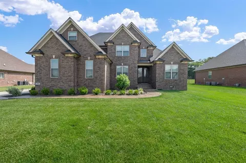 756 Elkhorn Peak Dr, Bowling Green, KY 42104