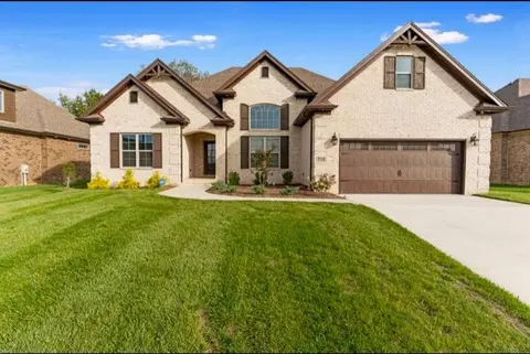 713 Heritage Preserve Ln, Bowling Green, KY 42104