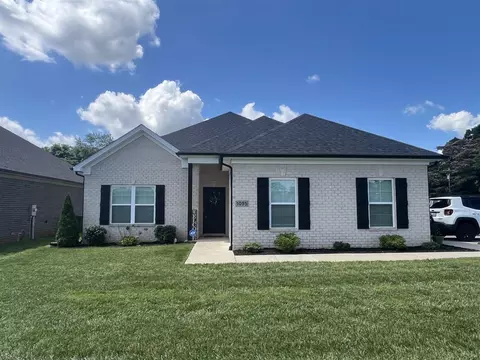 1095 County House Ln, Bowling Green, KY 42101