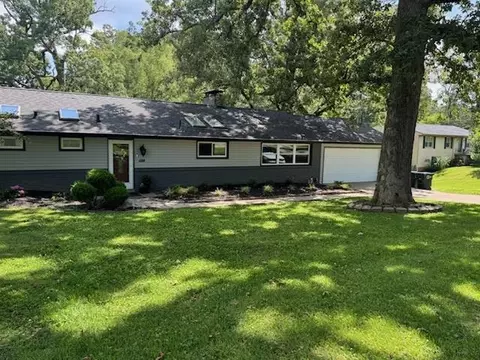 706 Woodland Dr, Paducah, KY 42001