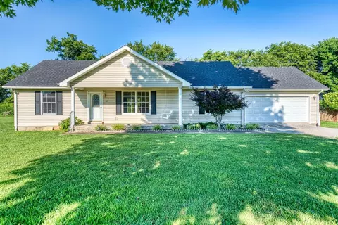 127 Oakdale Dr, Russellville, KY 42276