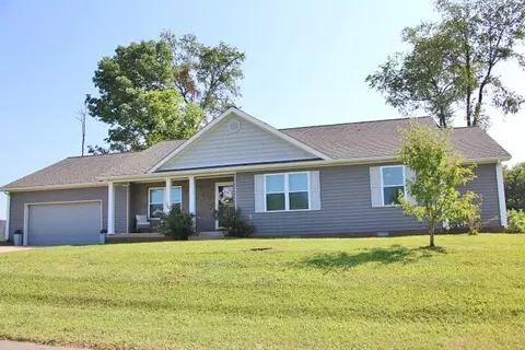 302 Eastland Ct, Cave City, KY 42127