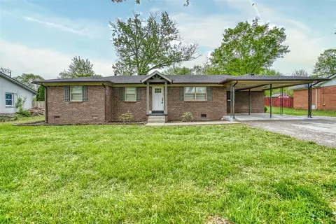 1007 Honeysuckle Ln, Russellville, KY 42276