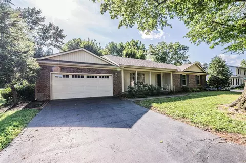 909 Meadowlark Dr, Bowling Green, KY 42103