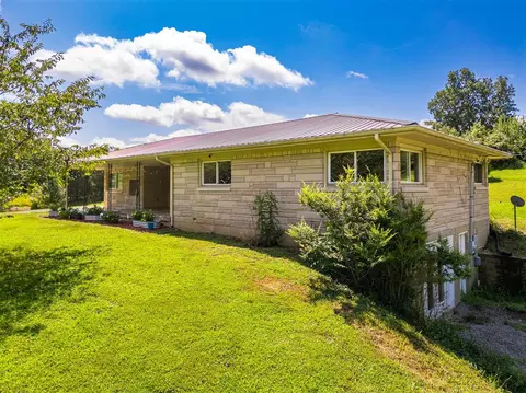 329 W Maple St, Caneyville, KY 42721