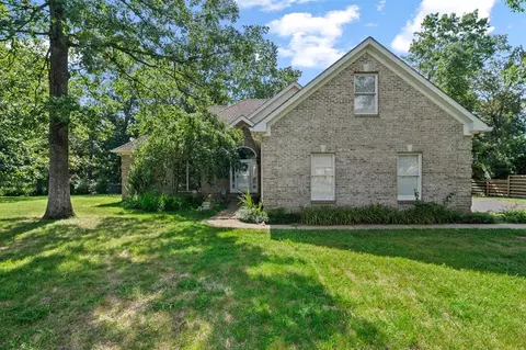 3407 Red Oak Dr, Bowling Green, KY 42104