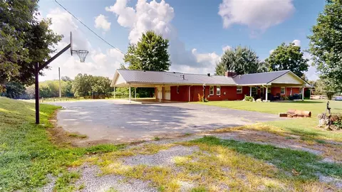 1886 Bowling Green Rd, Scottsville, KY 42164