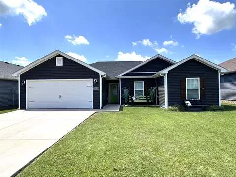 7202 Centerstone Dr, Bowling Green, KY 42101