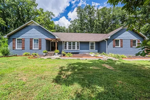 137 W Windsor Cir, Bowling Green, KY 42101