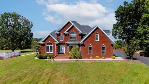 942 Hidden Valley Dr, Morgantown, KY 42261