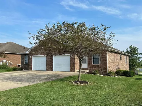 824-826 E Cobblers Ln, Mount Sterling, KY 40353