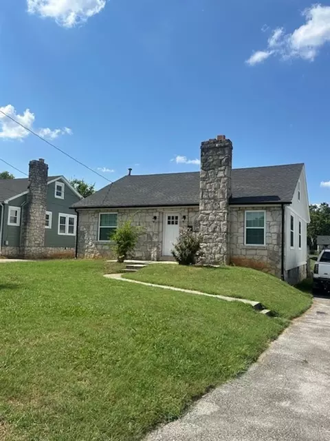 833 Nutwood St, Bowling Green, KY 42101