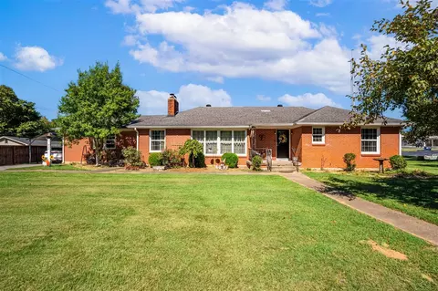800 Bluegrass Ave, Russellville, KY 42276