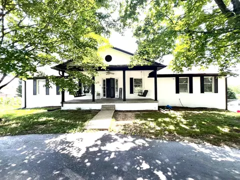 860 Willoughby Ln, Bowling Green, KY 42101