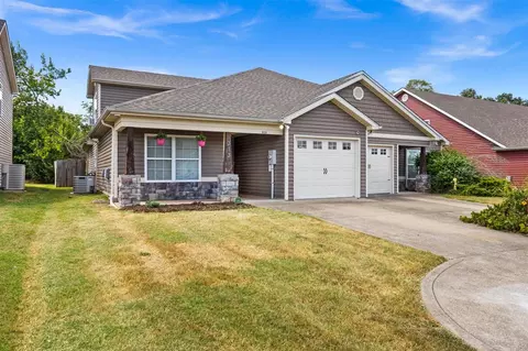 313 Walnut Creek Dr, Bowling Green, KY 42101