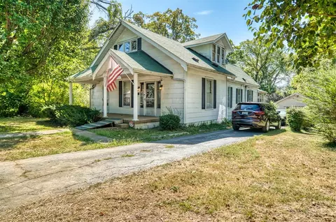 617 E 2nd St, Russellville, KY 42276