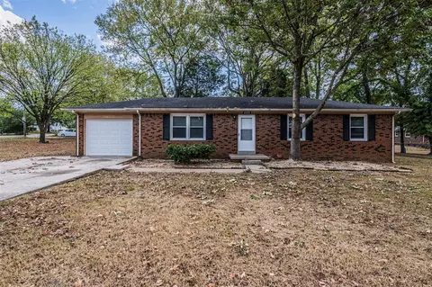 2120 Robin Rd, Bowling Green, KY 42101