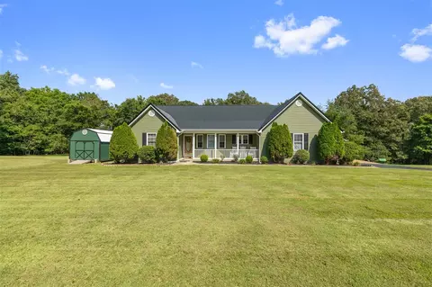 1954 Tippett Rd, Manitou, KY 42436