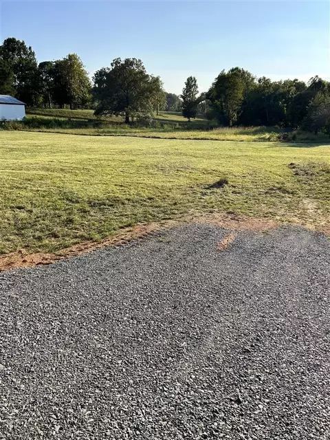 3891 Old Bowling Green Rd, Scottsville, KY 42164
