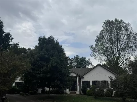 621 Whisperwood Ct, Bowling Green, KY 42104