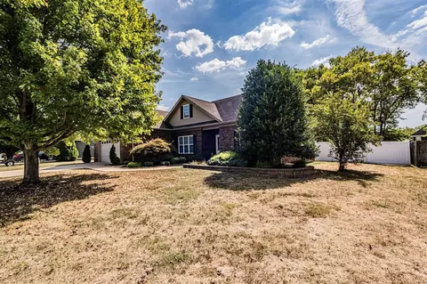 337 Monarchos Ln, Bowling Green, KY 42104