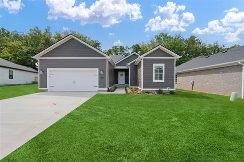 560 Pleasant Meadow Cir, Bowling Green, KY 42101