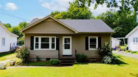 1321 Collegeview Dr, Bowling Green, KY 42101