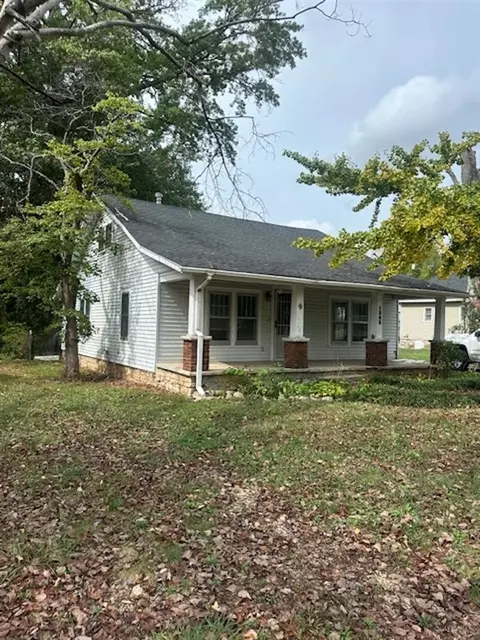 1303 Smallhouse Rd, Bowling Green, KY 42101