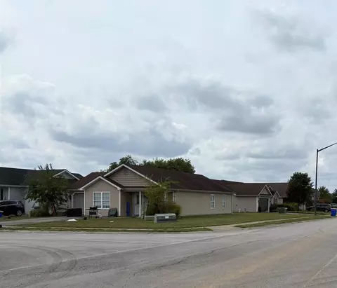 302 Sandy Ct, Bowling Green, KY 42101