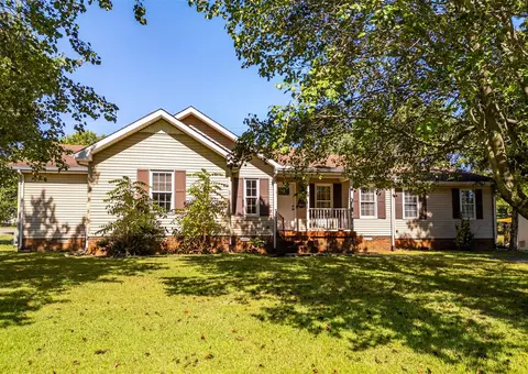 899 Rediger Dr, Scottsville, KY 42164