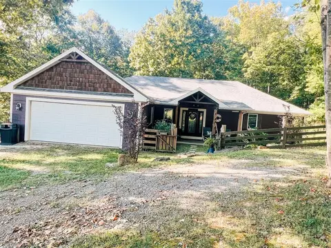 7671 New Glasgow Rd, Scottsville, KY 42164