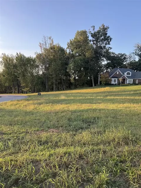 1381 Overlook Ln, Bowling Green, KY 42103