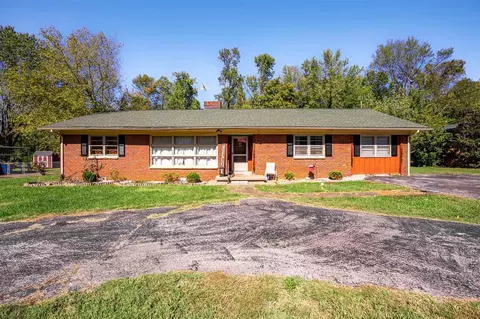 706 Crittenden Cir, Russellville, KY 42276