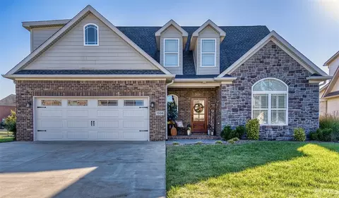 1356 Burr Oaks Ct, Bowling Green, KY 42103