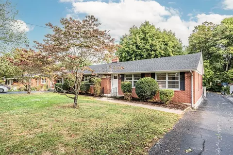 808 Roselawn Way, Bowling Green, KY 42101