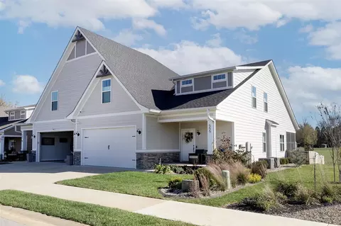 555 Providence Ct, Bowling Green, KY 42104