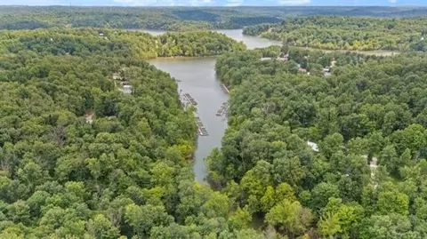 285 Moutardier Bay Dr, Leitchfield, KY 42754