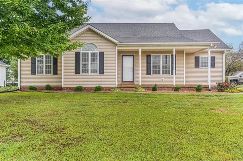 138 Kempton Ct, Bowling Green, KY 42104