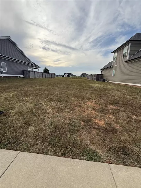 643 Boston Park Dr, Bowling Green, KY 42103